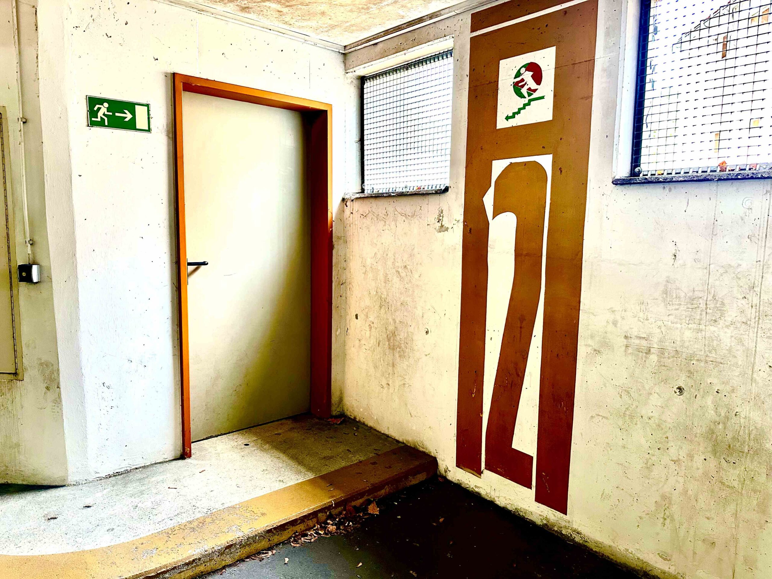 Blau statt Vier: Wenn Orientierung farbig wird